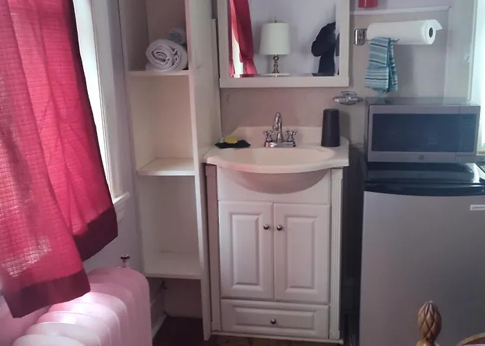 Oakland Guest House