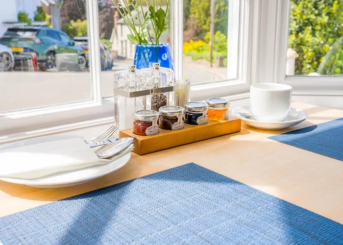 Сity center hotels Radcliffe Guest House
