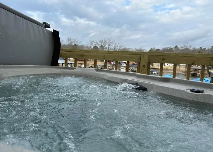 Canary Cottage, Lakefront King Suite With Hot Tub At Sam'S Pizza