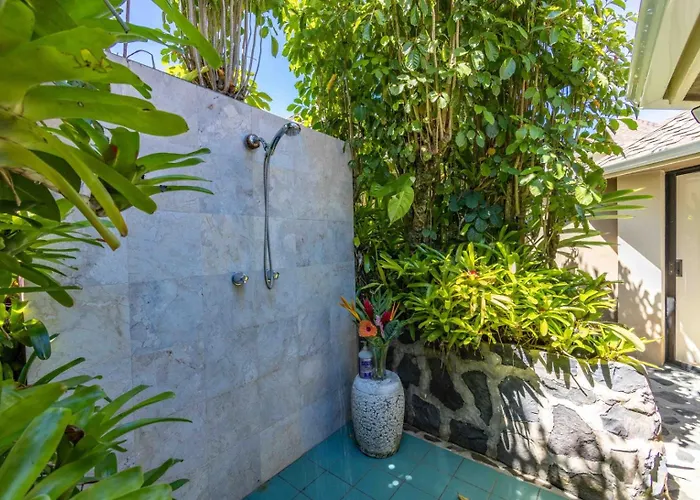 Waterfall House With Ocean Views In Haiku, Maui