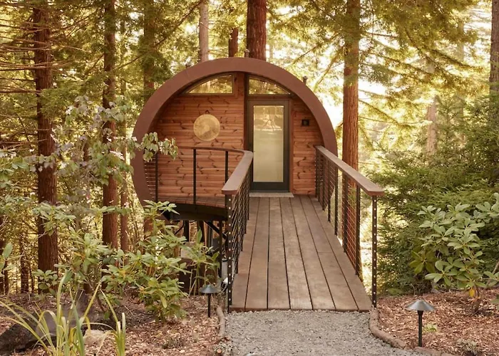 ~* The Spectacular Spyglass Treehouse *~