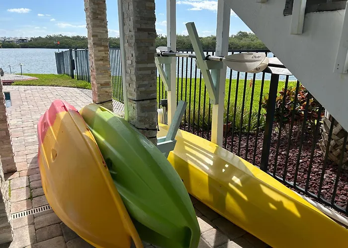Guest Suite - Waterfront -Pool & Hot Tub- Walk To Beach
