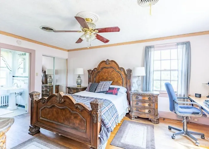 Home Sweet Home Suite: Liberty University Adjacent