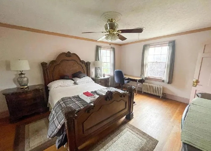 Home Sweet Home Suite: Liberty University Adjacent