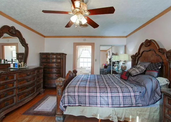 Home Sweet Home Suite: Liberty University Adjacent