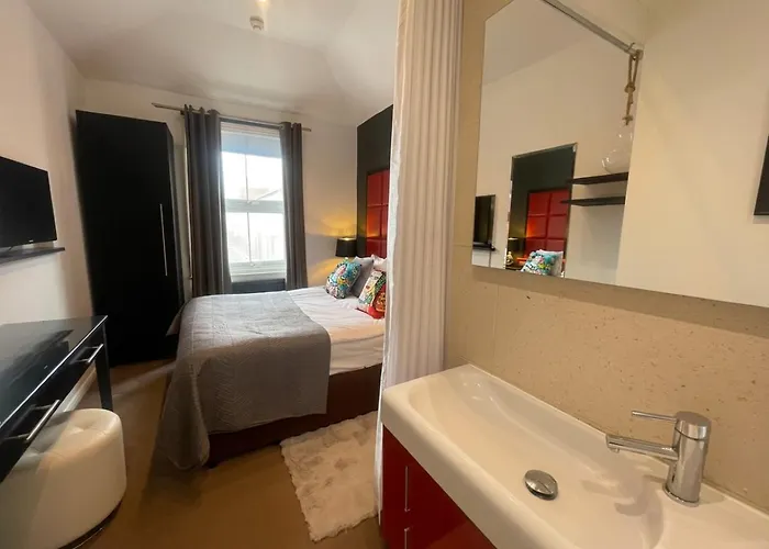 Hastings House 9-Bedroom Holiday House