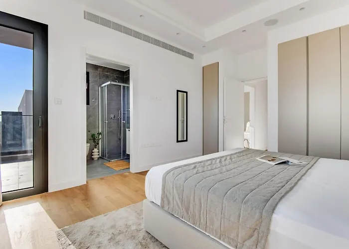 Sanders Crystal 2 Limassol
