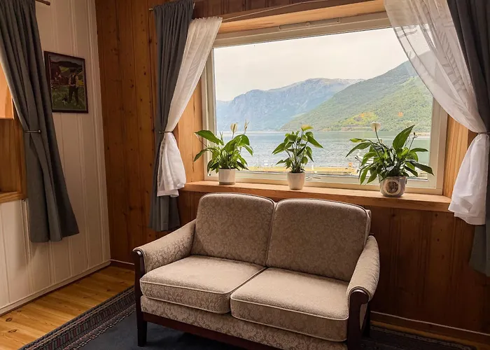 Svingen Guesthouse - Panoramic Fjord Views In Flam