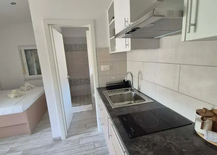 Apartments Lord Pirovac