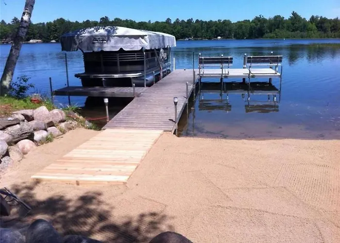 Large Log Home On Lake With Hot Tub