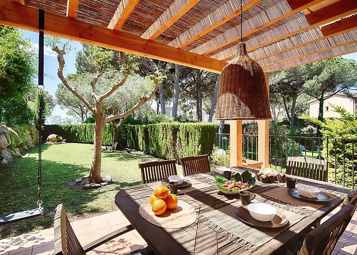 Hermosa Villa En Sant Feliu De Guixols Con Piscina Comunitaria - Es-209-80