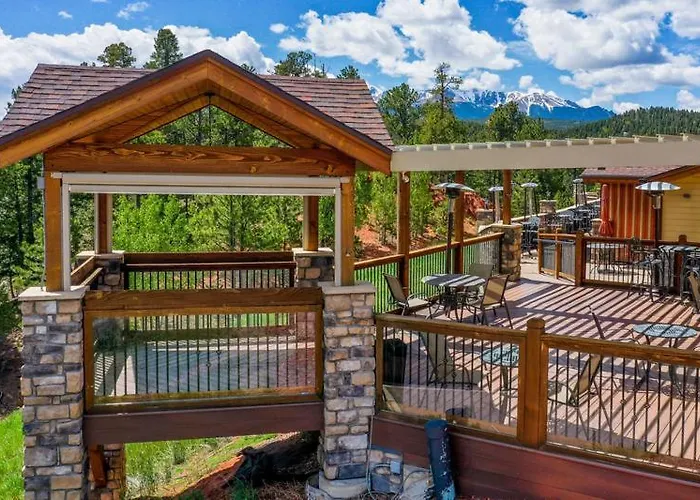 Hotels with pool Woodland Country Lodge
