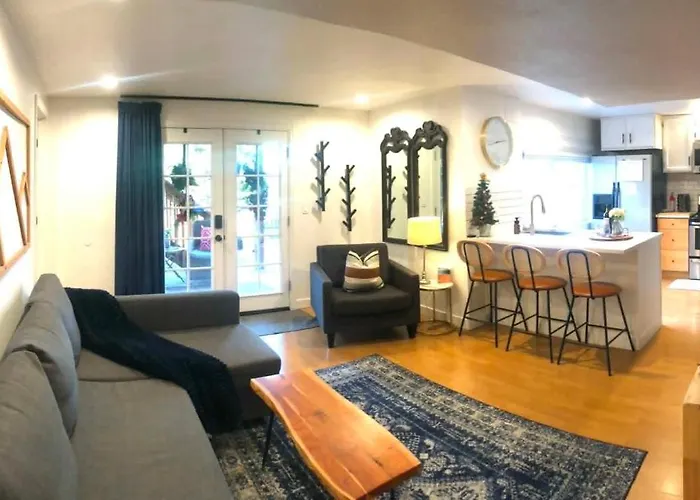 Spacious Bungalow With Big Yard Near Den