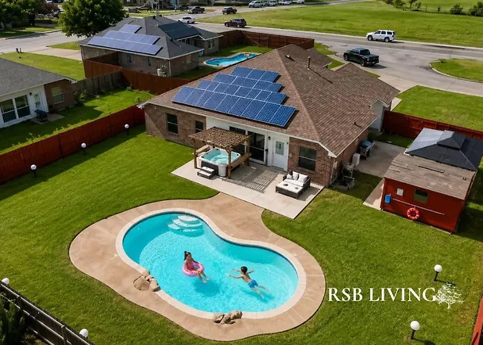 5Br Holiday Getaway In Desoto With Pool, Hot Tub & Cinema