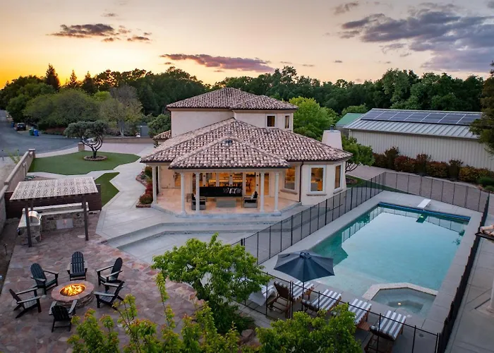 Templeton Retreat Pool, Spa Near Wineries