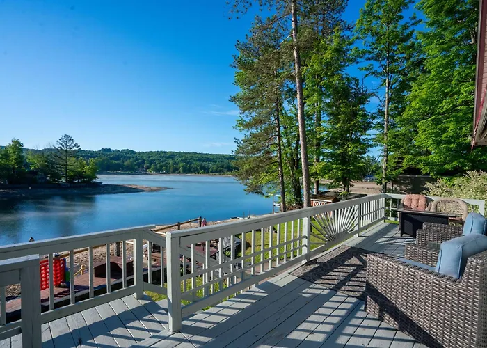 5 Min To Colgate, Pet Friendly, Sleeps 6