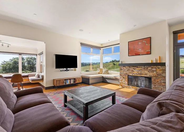 5 Acre Villa Retreat With Vineyard Pool Spa & Amazing Views Of Sonoma County
