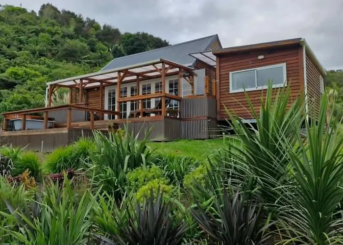 Kotare Cabin, Thames Coast