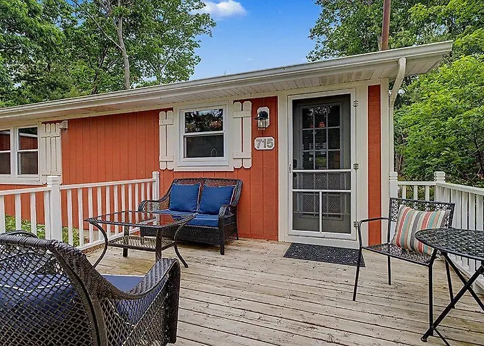 Maple Ridge Red Cottage Hot Tub
