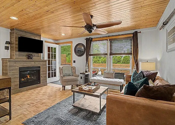 Maple Ridge Red Cottage Hot Tub