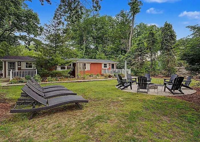 Maple Ridge Green Cottage Hot Tub