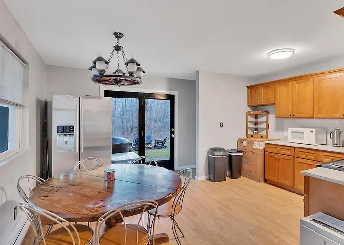 Luxury Mountain Villa - 3 Bedroom, Hot-Tub, Fire-Pit