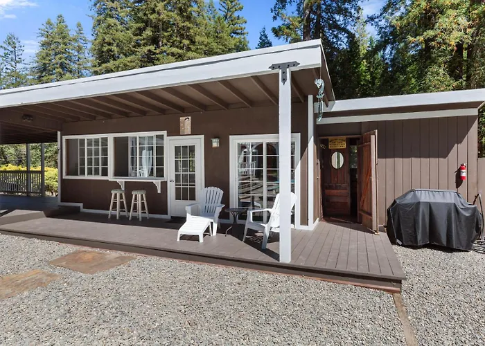 5 Bedroom 4 Ba Shangri-La Redwood Lodge Retreat With Pool - Event Friendly Space