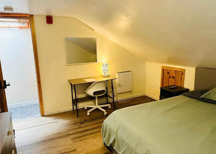 Rooms On East Side Near Whole Foods, Brown, Miriam, Downtown, Etc