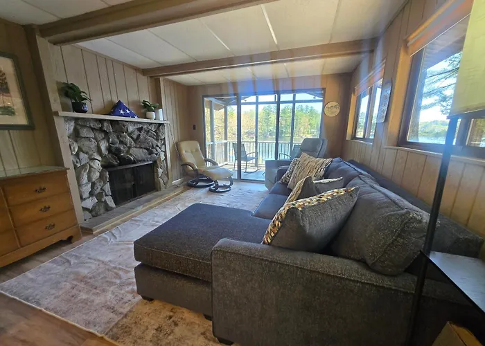 Lakeside Family Retreat On Lake Winnipesaukee