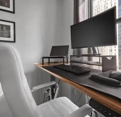Lavish Columbus Circle Apartment By Central Park & Times Square (Adults Only)