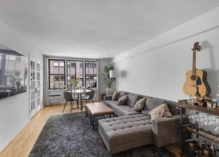 Lavish Columbus Circle Apartment By Central Park & Times Square (Adults Only)