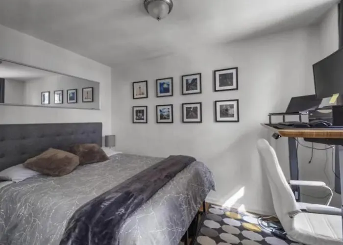 Lavish Columbus Circle Apartment By Central Park & Times Square (Adults Only)