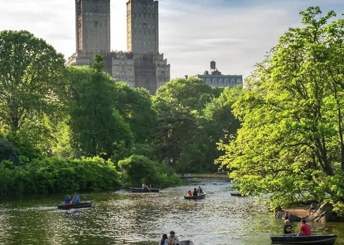 Lavish Columbus Circle Apartment By Central Park & Times Square (Adults Only)