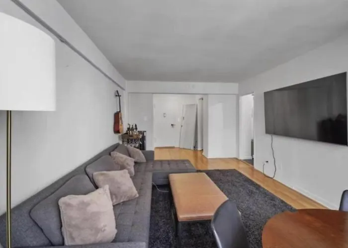 Lavish Columbus Circle Apartment By Central Park & Times Square (Adults Only)