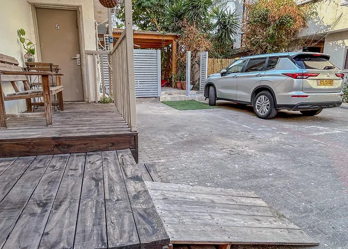 Studio With Terrace & Free Parking