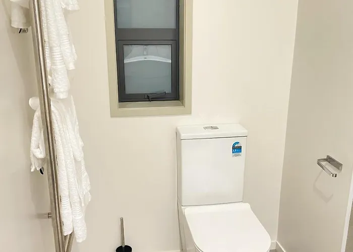 Warm & Sunny Room In New Plymouth