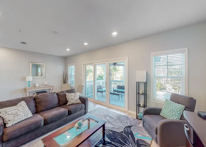 Pretty Townhome With Pools & Hot Tub - Less Than Half-Mile To Beach
