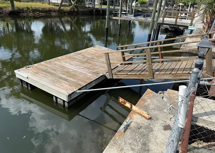 Home In Crystal River Fl Water Front Floating Dock