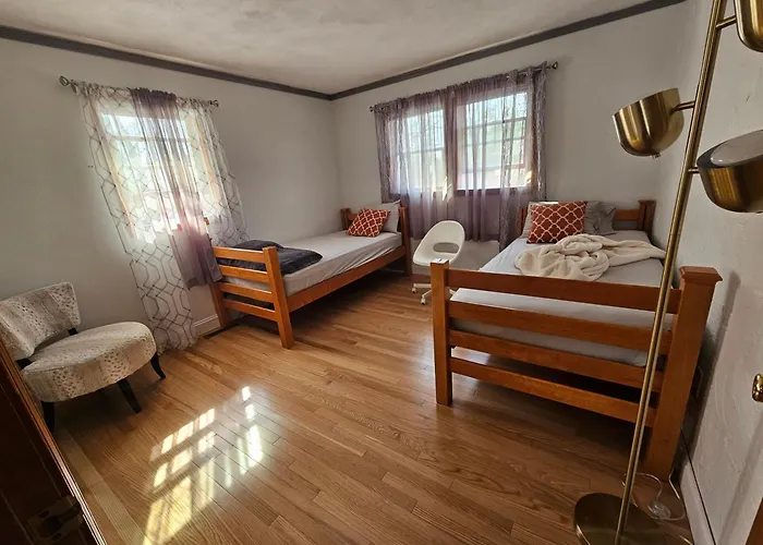 Dracut Executive Rooms With Kitchen & Bath, Parking, Spacious & Comfortable
