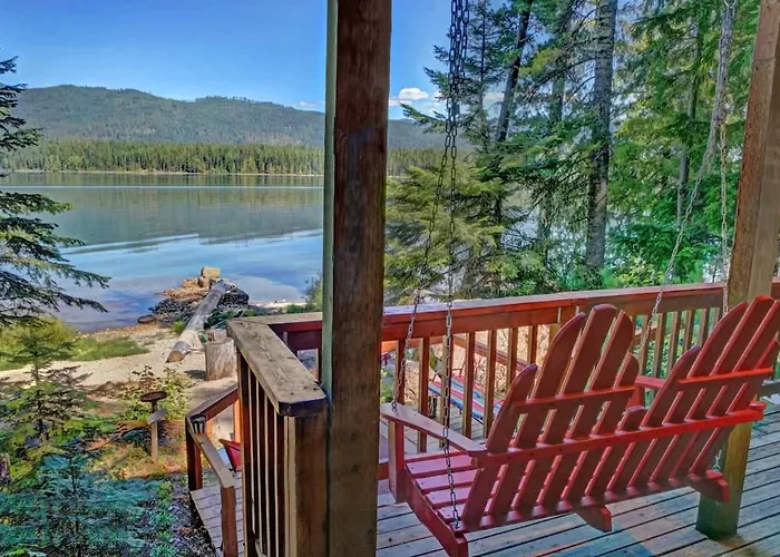 Lake Wenatchee Getaway - Lakefront Weekend Hideout Villa