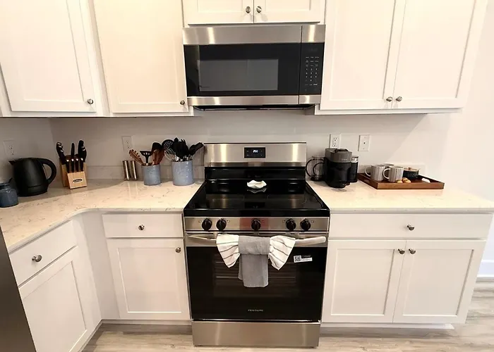 Charming Family Home With Spacious Patio And Amenities