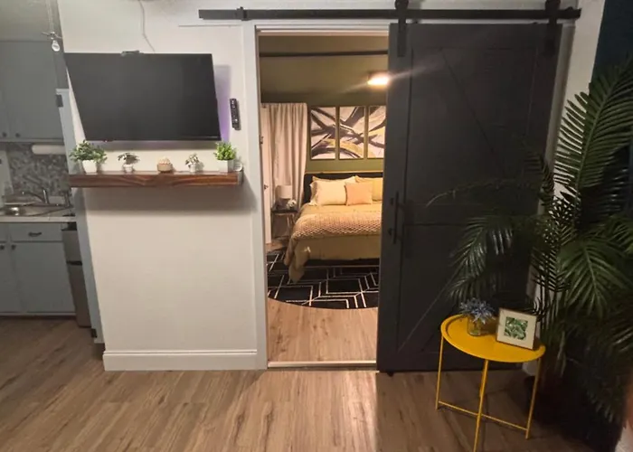 Entire Guesthouse With Fire Pit Minutes From Downtown Sanford