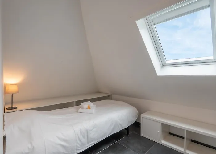 Amazing Villa For 8 In Bredene