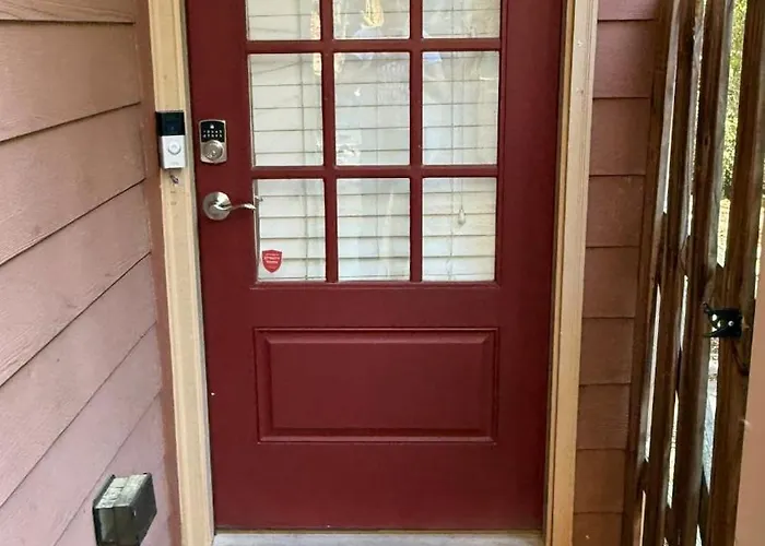 Charming Townhouse Ideally Situated In Grayson