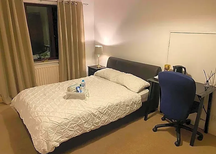 Ashmina Holiday Let With Free Onsite Parking For Small Vans And Cars Only