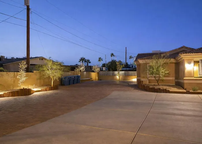 Family Friendly 6 Bedroom Compound Near Windsor Ramp