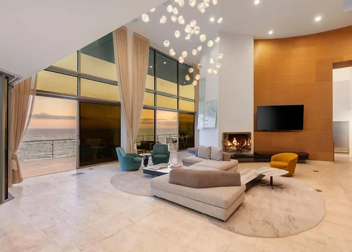 Malibu Yacht Club By Stay Awhile Villas