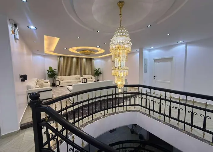 Aurion Grand Villa - 12Br Estate With Rooftop - Uhud Views & Private Elevator
