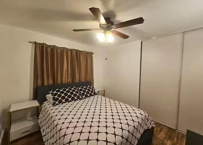 Urban Retreat -Suite A