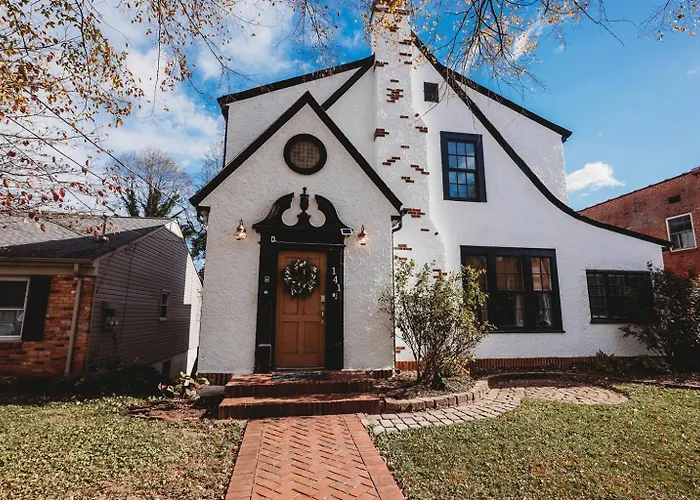 The Marshall House- Walk To Averett & Downtown- 5 Mins To Caesars Virginia